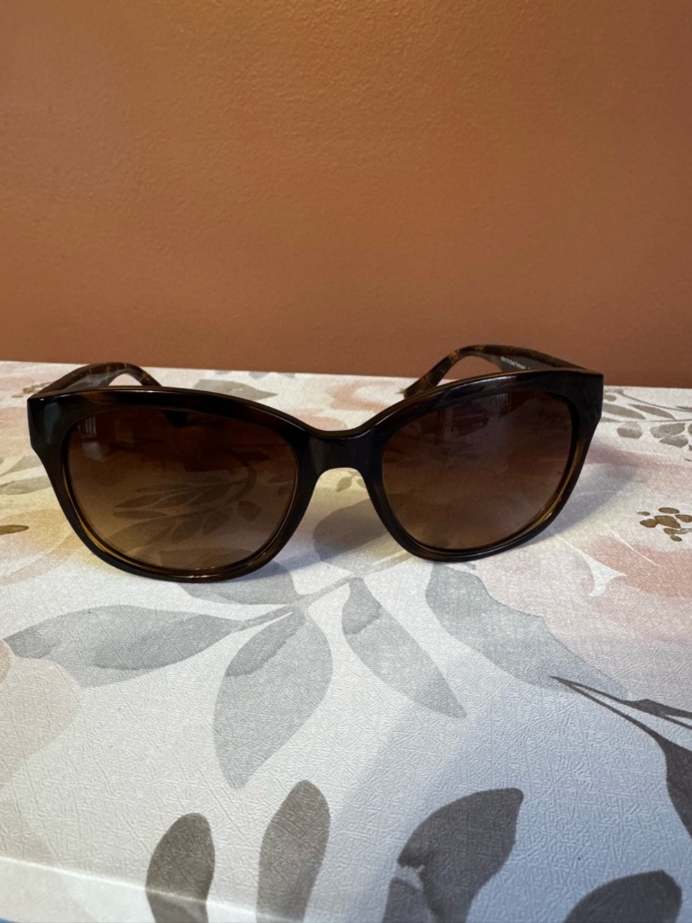 Coach Tortoise Shell Sunglasses w/ Case – Classic Style, Great Condition